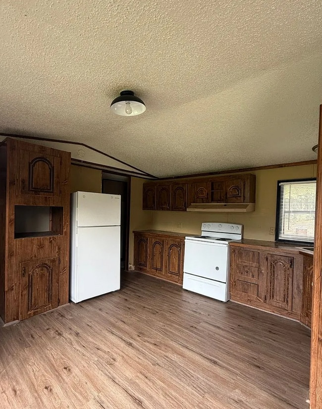 Building Photo - 2 bed, 2 bath mobile home for rent in Beauregard