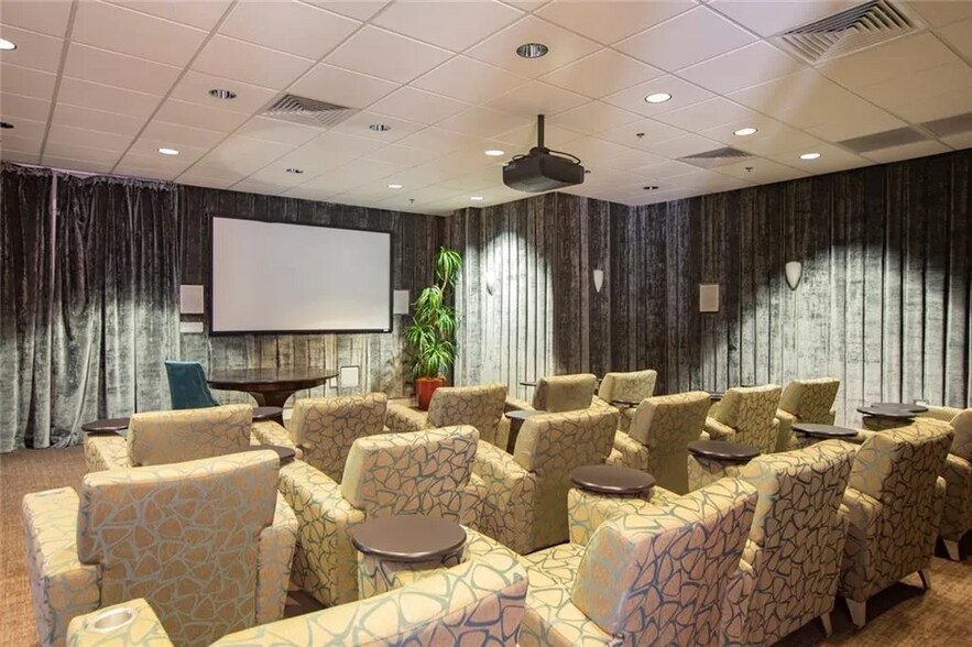 Building Photo - 711 Cosmopolitan Dr NE