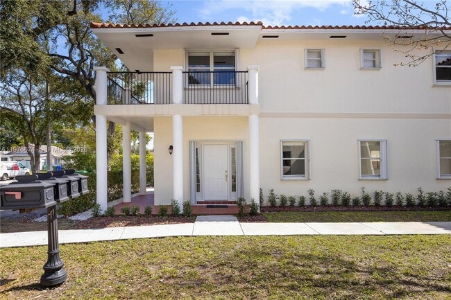 Building Photo - 2870 SW 21st St