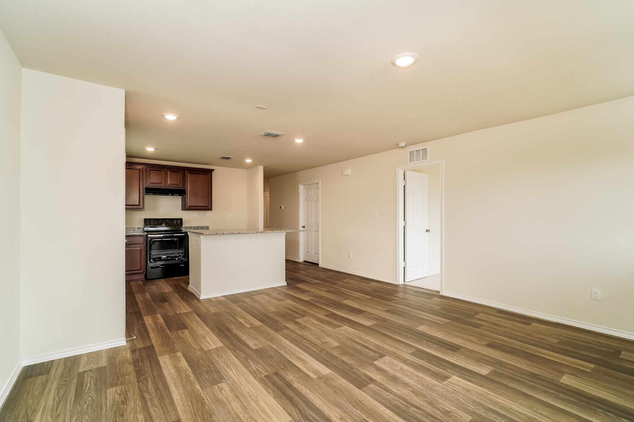 Building Photo - 819 Retama Pass