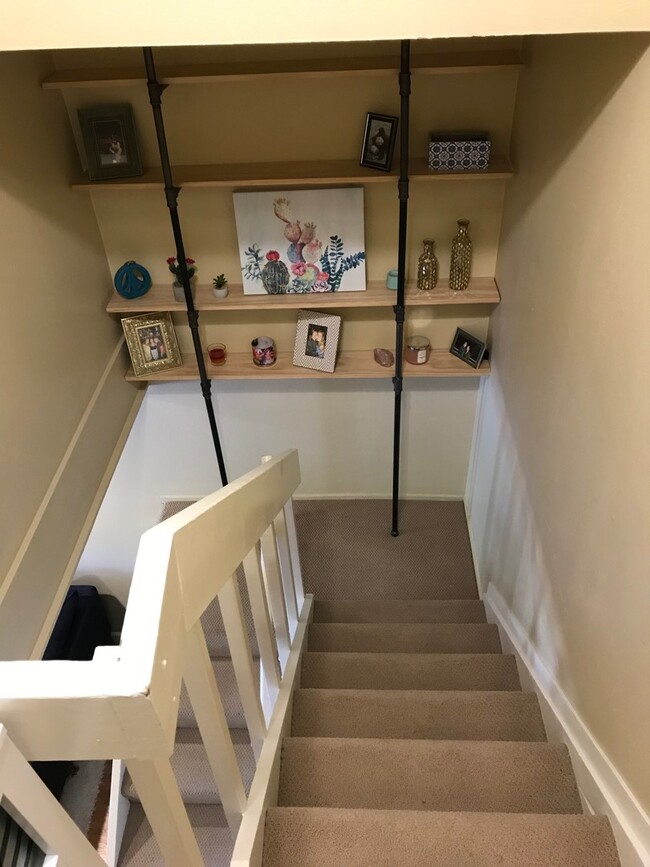 Building Photo - Updated Two Story 2 Bed 1 Bath Condo in Ce...