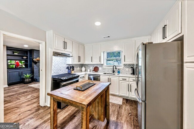 Building Photo - 527 Charing Cross Dr