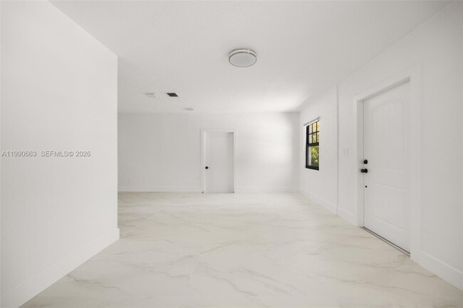 Building Photo - 3640 SW 13th St