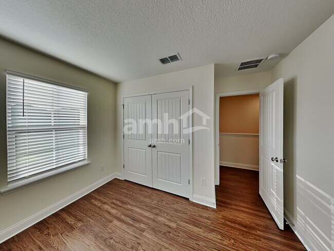 Building Photo - 3136 Creek Village Ln