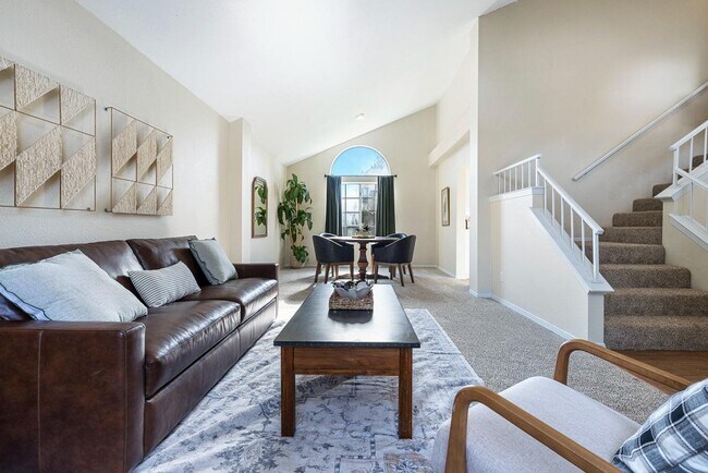 Building Photo - Stunning 4 Bedroom 2.5 bath in Woodward Park area!