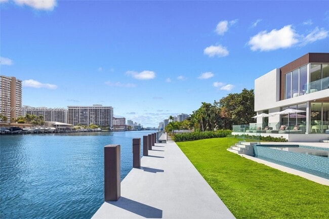 Building Photo - 503 Palm Dr