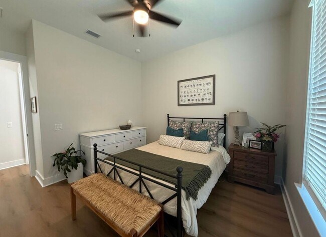 Building Photo - 306 Gazelle Ct