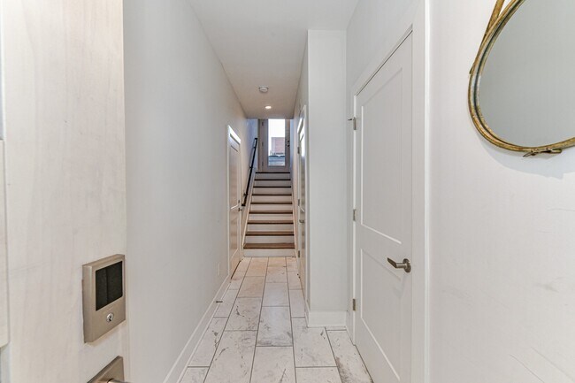 Building Photo - 1072 Kenilworth Ave