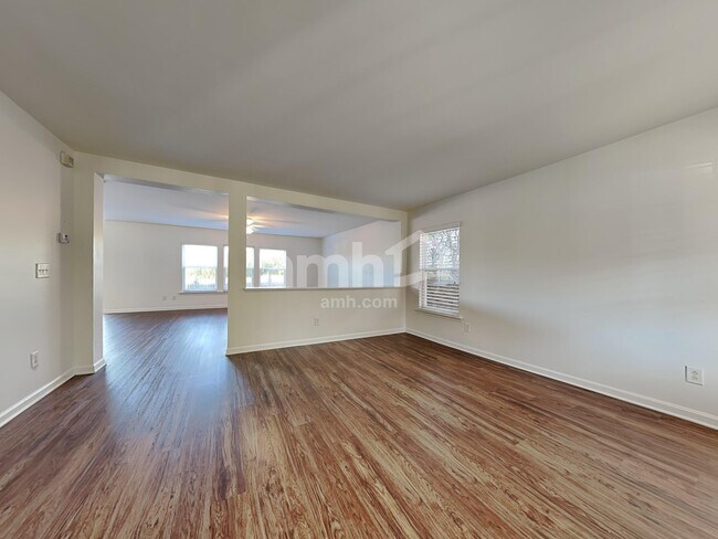 Building Photo - 204 Edgecroft Way