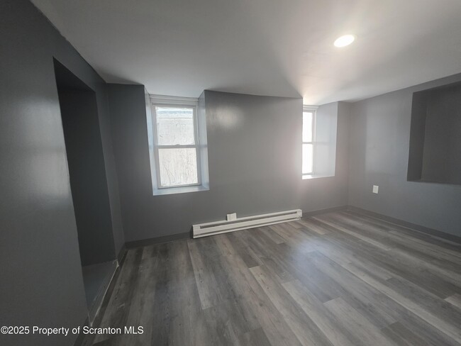 Building Photo - 713 Cherry St