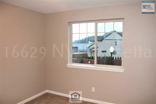 Building Photo - Beautiful 3 BR/2.5 BA Home in Desirable Bethany Neighborhood