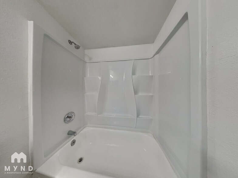 Building Photo - 5862 E Norwood St