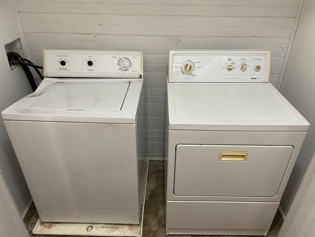 Building Photo - 2 Bedroom Apartment - Statesville Downtown