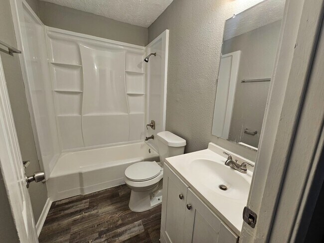 Building Photo - 3635 N MacGregor Way