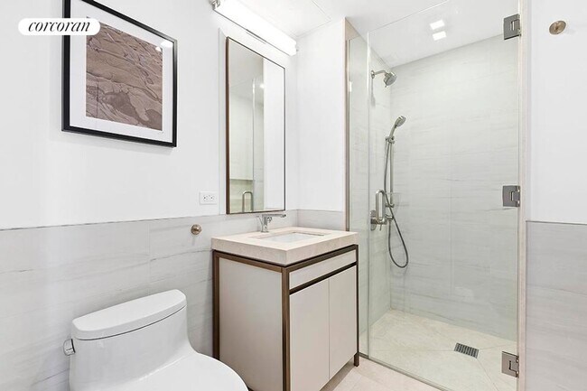 Building Photo - 117 W 21st St