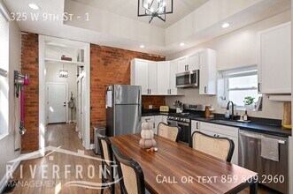 Building Photo - 325 W 9th St