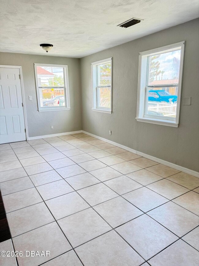 Building Photo - 548 S Caroline St