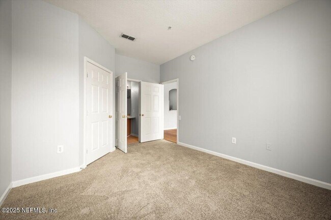 Building Photo - 7990 Baymeadows Cir E