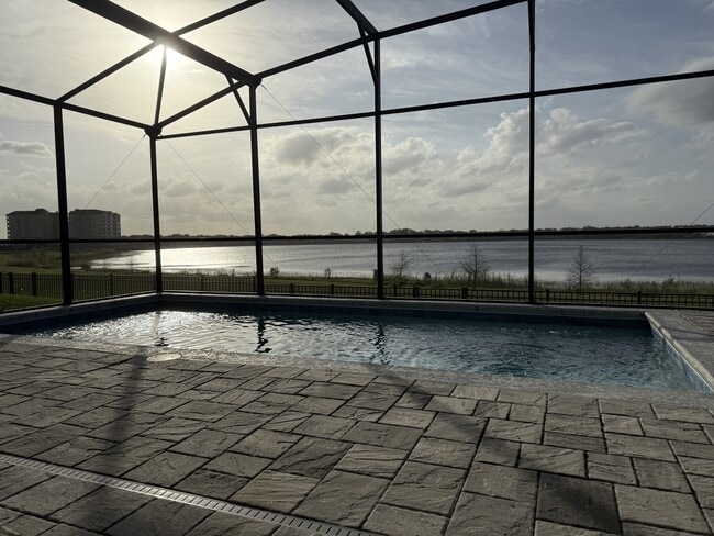 Building Photo - 6075 Bimini Twist Loop