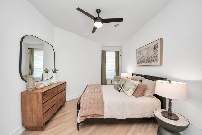 Building Photo - 15635 Memorial Dr