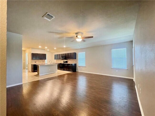 Building Photo - 115 Leona River Trl