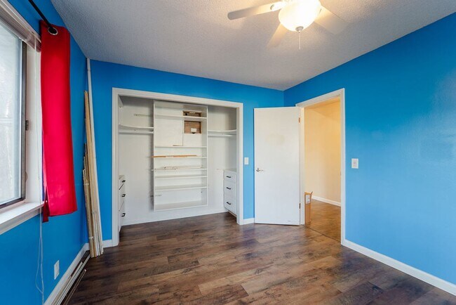 Building Photo - Spacious 3 Bedroom, 3 Bath Two story home!!
