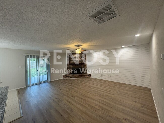 Building Photo - 7517 Oak Ridge Dr