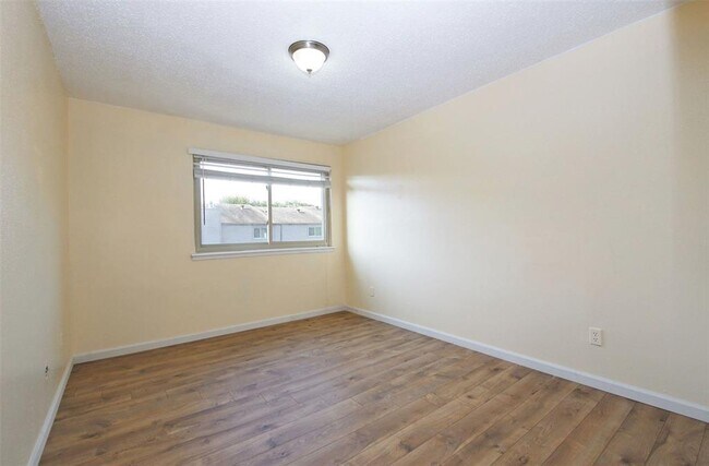 Building Photo - 2115 E Weldon Dr