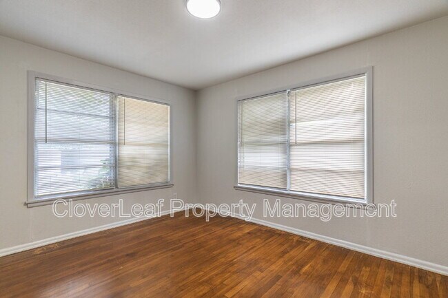 Building Photo - 832 W Merriweather St