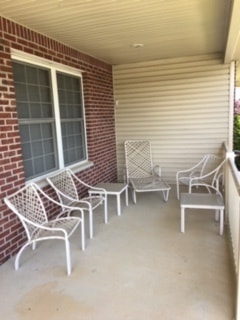 Building Photo - 3 BEDROOM TOWNHOUSE AVAIL JULY 2026.   Mon...