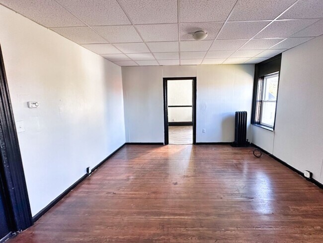 Building Photo - 111-115 Lyell