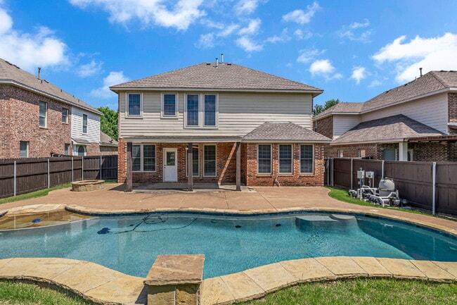 Building Photo - "Luxurious 4-Bedroom, 2.5 Bath Retreat wit...