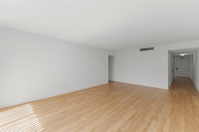 Building Photo - 1001 Pearce Dr