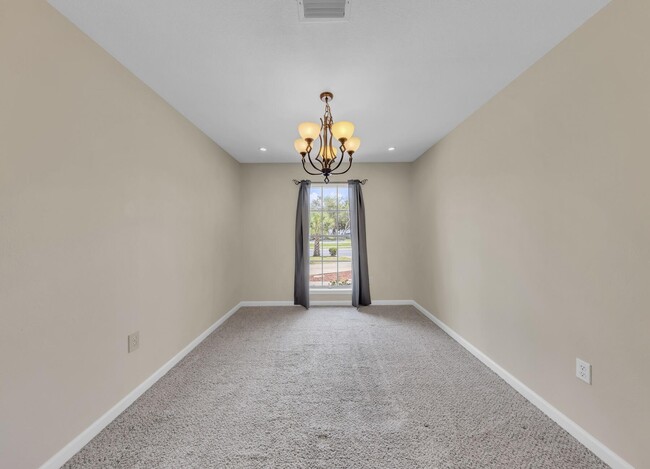 Building Photo - 702 Mayflower Ave