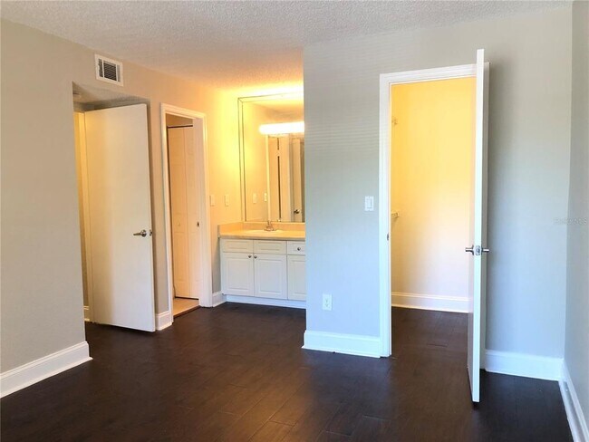 Building Photo - 5773 Gatlin Ave