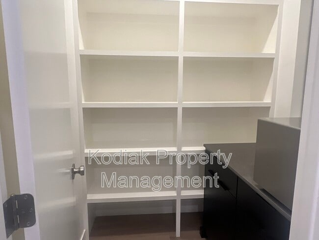 Building Photo - 765 N 400 W