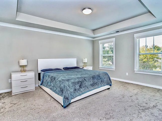 Building Photo - Immaculate Home