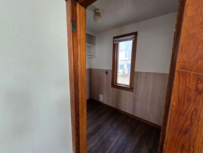 Building Photo - 3 Bedroom House