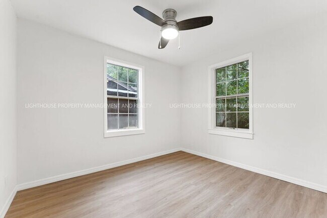Building Photo - Charming Newly Renovated 2-Bedroom Home Near Murray Hill!
