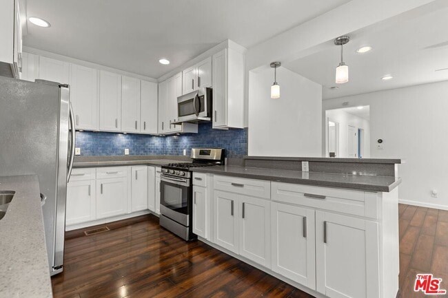 Building Photo - 2320 Belleglade Ave
