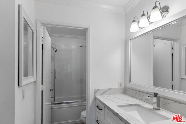 Building Photo - 1351 N Orange Dr