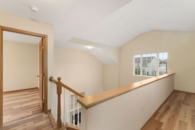 Building Photo - Beautifully Updated Single Family in a Private Community