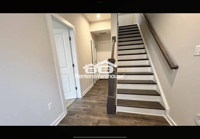 Building Photo - 2500 Emerald Branch Dr