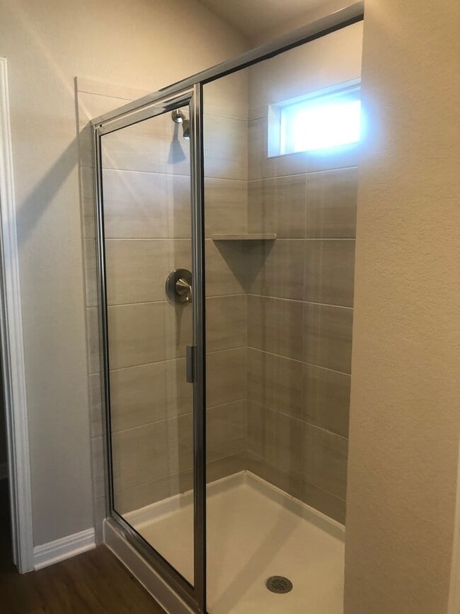 Building Photo - -=Available April 2026=-  4BR/2BA w/ Fenced Yard + Covered Parking in Hutto, TX