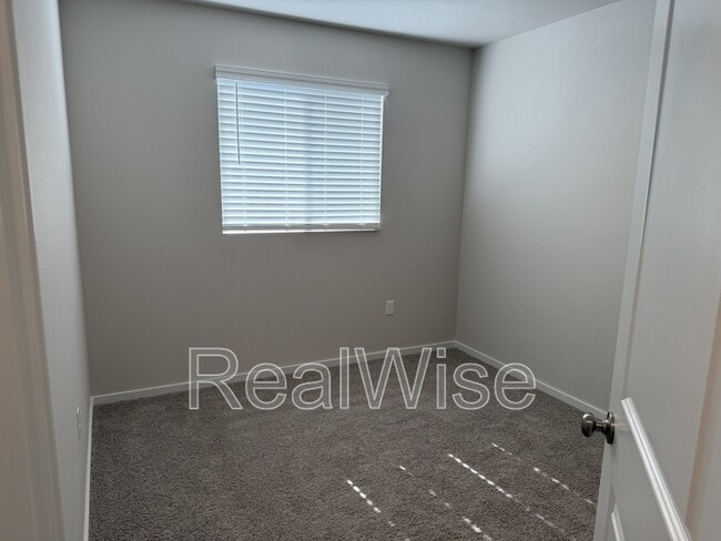 Building Photo - 62755 Eagle Rd
