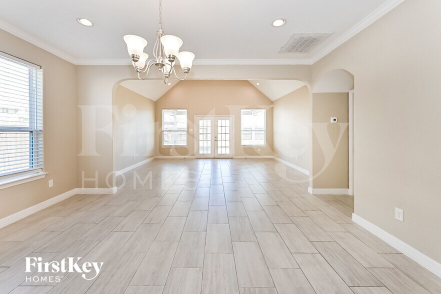 Building Photo - 215 Brazos Dr