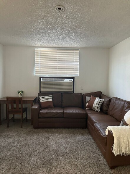 Building Photo - 2410 Rio Dr