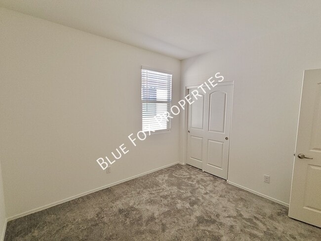 Building Photo - 9251 N Peridot Vis Ave