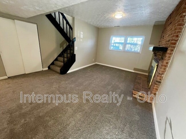 Building Photo - 2600 Saybrooke Dr