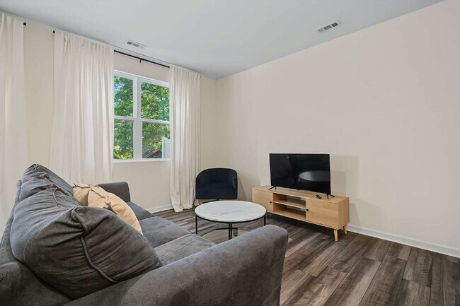 Building Photo - Furnished 3-Bed Townhouse in Durham